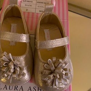Laura Ashley infant shoe, Gold metallic, sz 3.